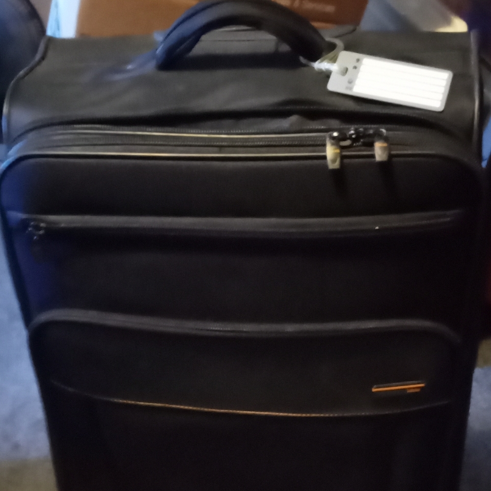 Rolling suitcase